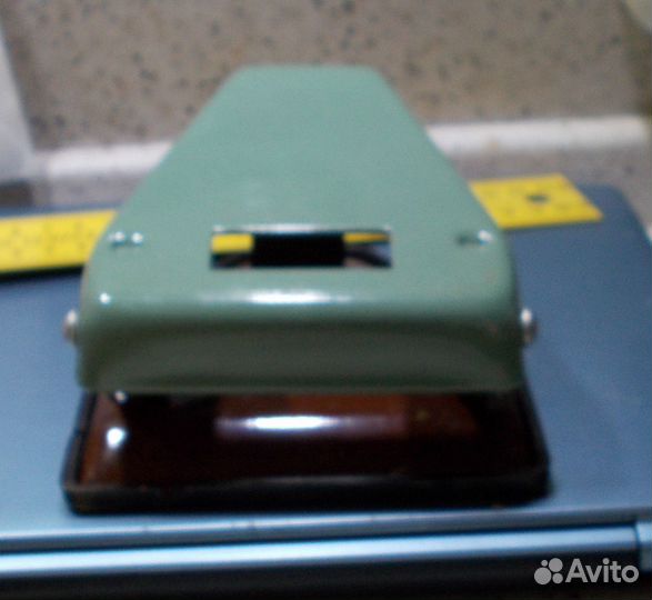 Ретро СССР 1970-е гг: дырокол Одним лотом