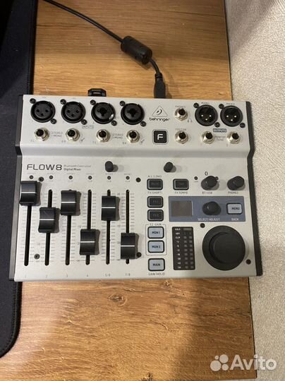 Микшерный пульт behringer flow8