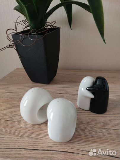 Солонка и перечница фарфор