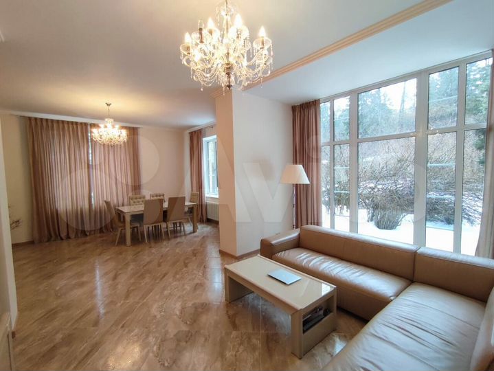 Коттедж 275 м² на участке 12,5 сот.
