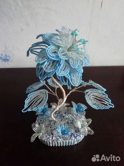 Цветок из бисера