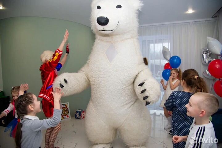 Большой белый мишка