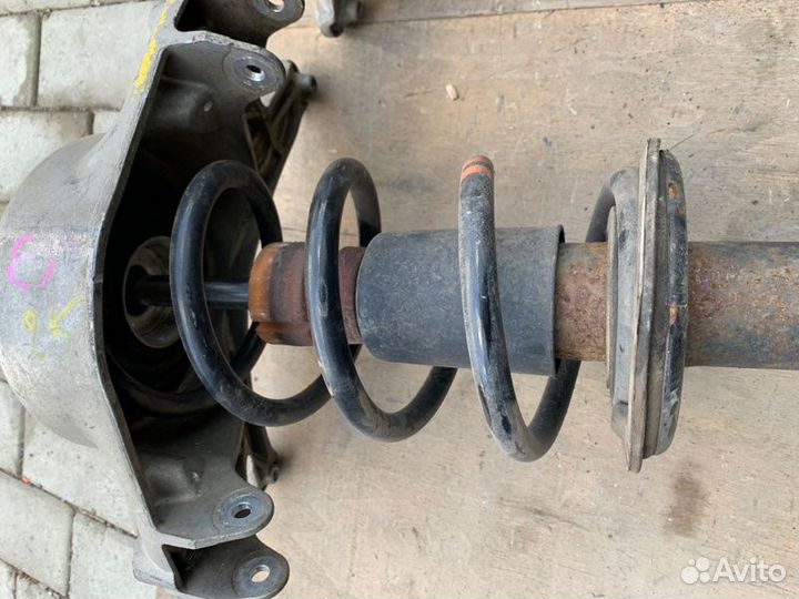 Стойка подвески передняя Audi A4 B8 1.8 RR4(CDH)