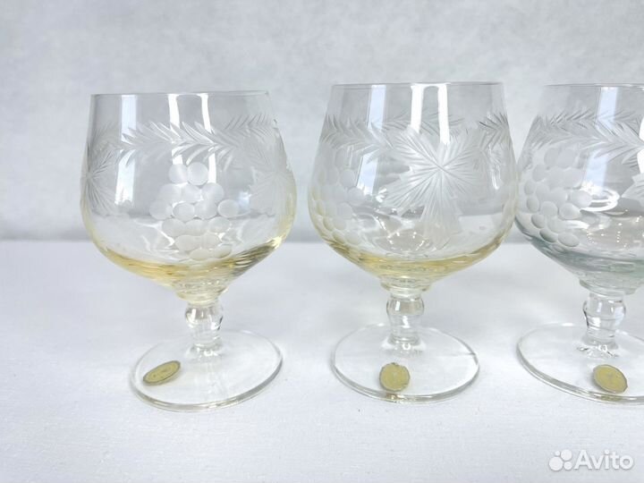 Набор цветных хрустальных бокалов