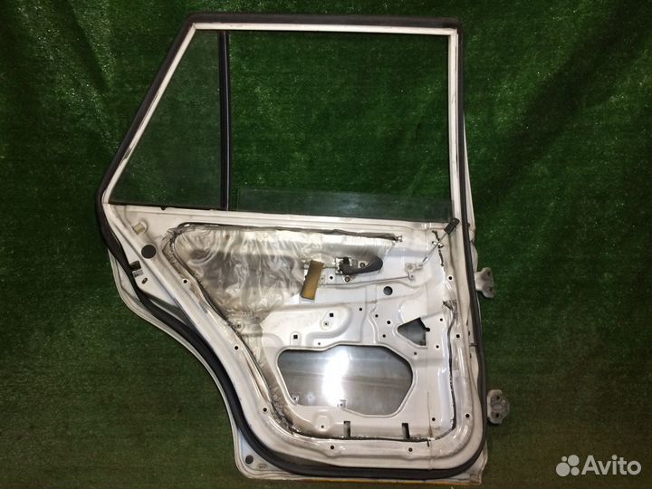 Дверь задняя левая Mitsubishi Libero CB2W Белая ца