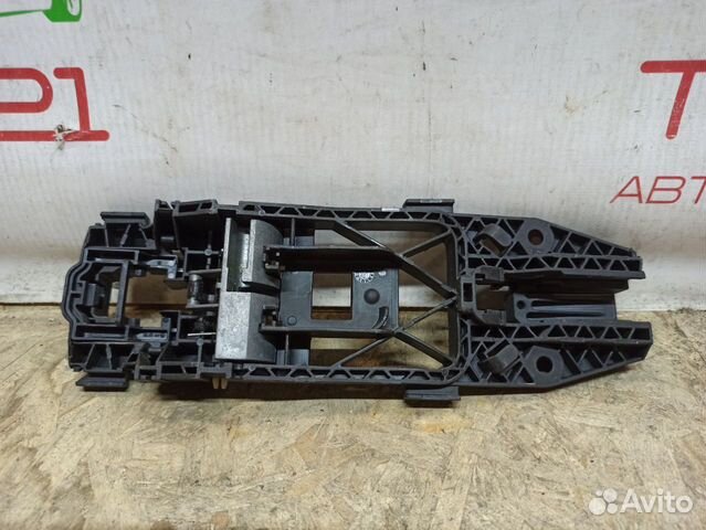 Кронштейн ручки задний правый VW Tiguan 2