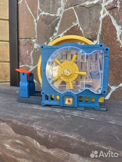 Трек Hot wheels bank blast-out набор