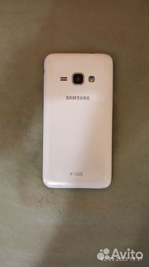 Телефон Samsung galaxy J1