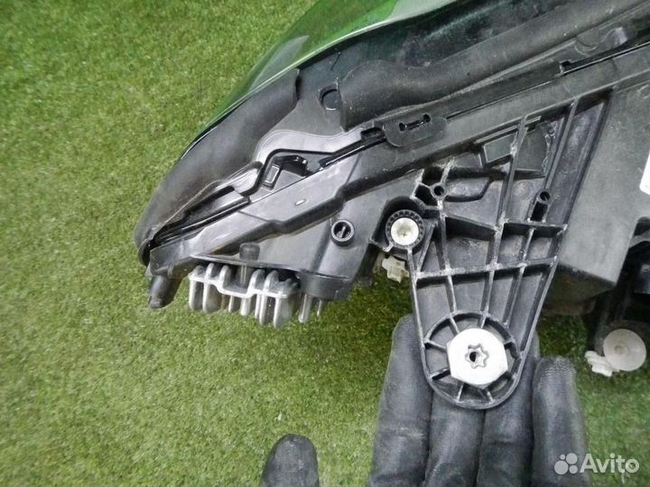 Фара левая Mercedes-Benz C-Class