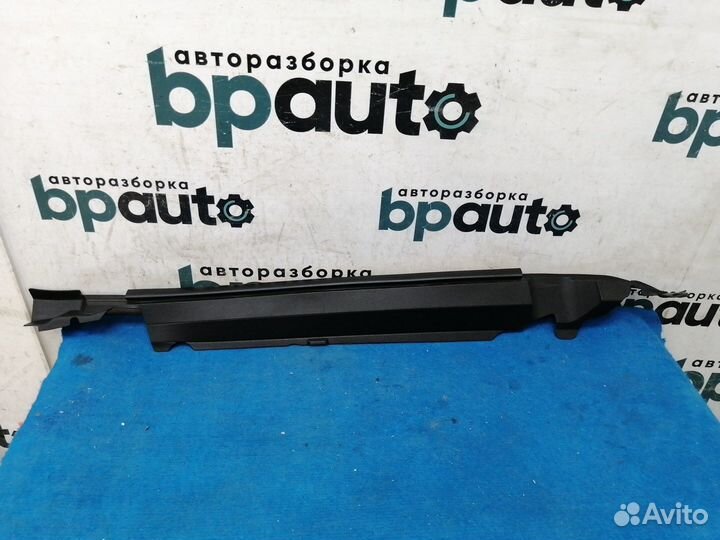 Уплотнитель крыла левый сверху под капотом