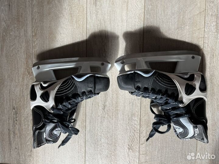 Коньки хоккейные CCM sr