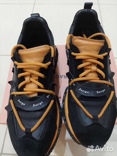 Кроссовки женские