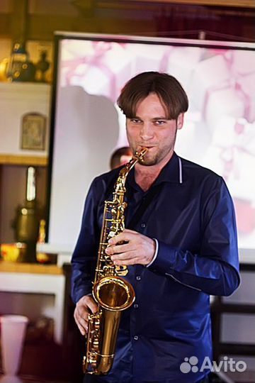 Саксофонист музыкант на праздник