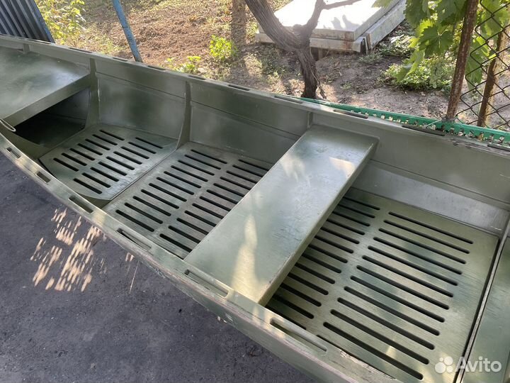 Лодка заводская 1 м на 4,5 м