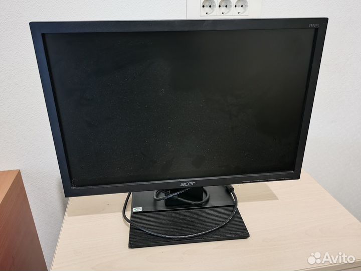 Монитор 22 дюйма