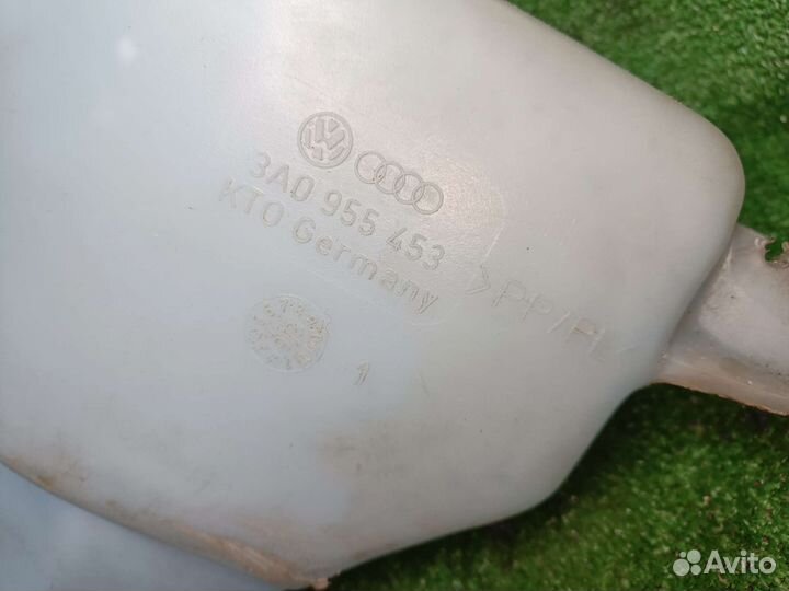 Бачок омывателя Volkswagen Passat B4