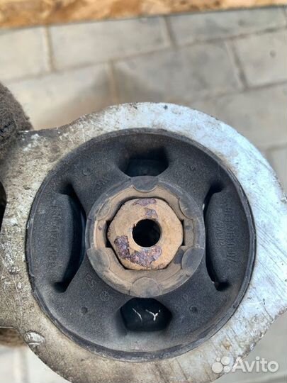 Рычаг подвески передний левый Volkswagen Jetta 5