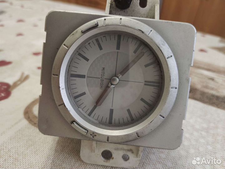 Часы с автомобиля Мицубиси аиртрек 2002 года выпус