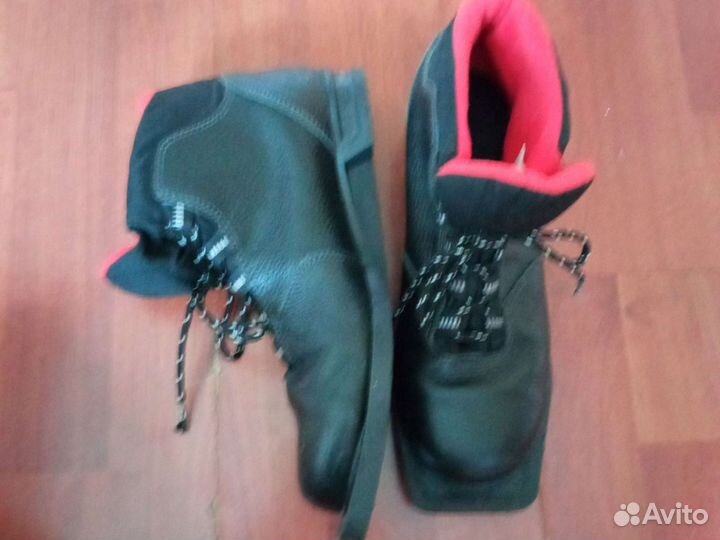 Лыжные ботинки