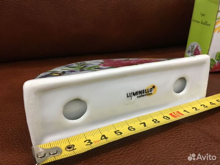 Фарфоровая салфетница