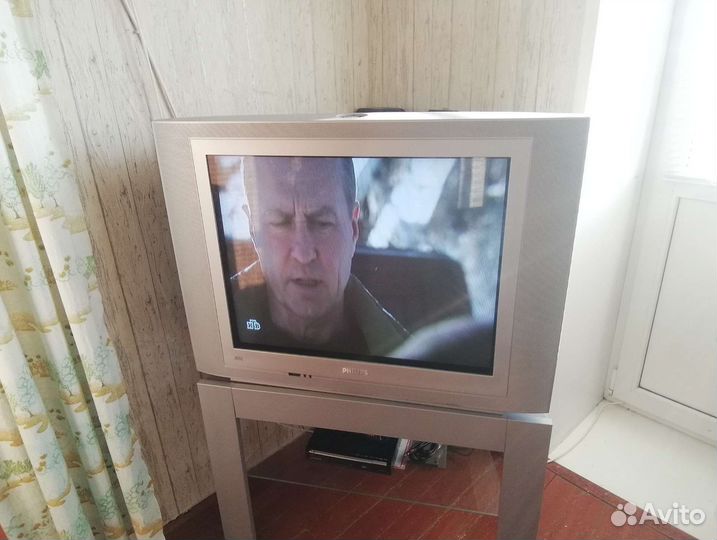 Телевизор Philips 29PT8508/12 с тумбой