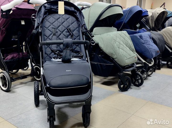 Прогулочная коляска Carrello Bravo надувные колеса