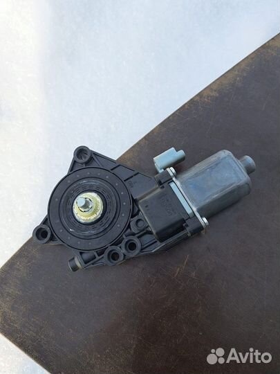 Моторчик стеклоподъемника Hyundai i30