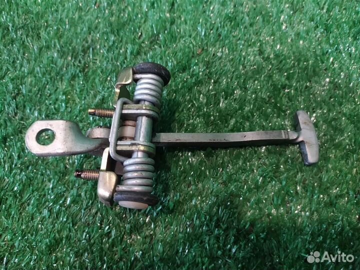 Ограничитель двери задней правой Peugeot 307 (3H)