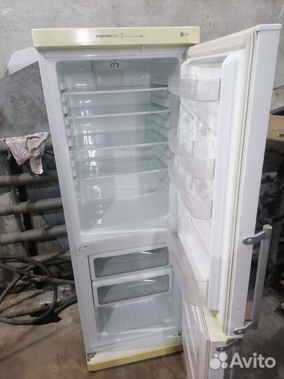 Холодильник бу двухкамерный LG