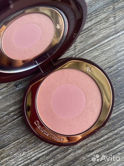 Румяна Charlotte Tilbury Cheek to Chic Swish & Pop