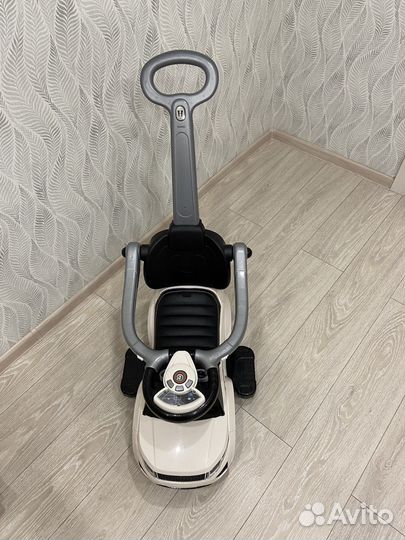 Детская машина каталка с ручкой