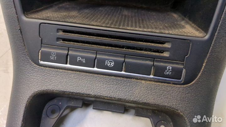 Консоль салона Volkswagen Tiguan, 2011