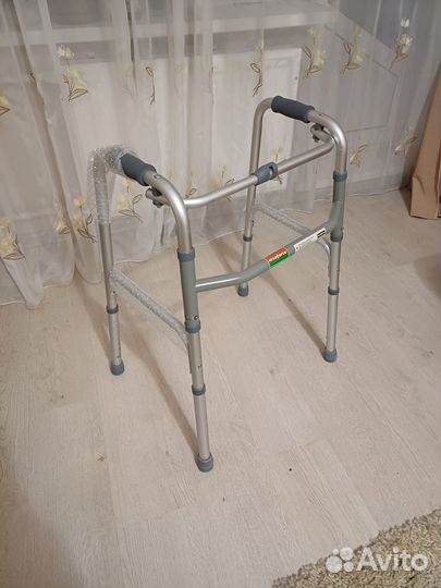 Ходунки для пожилых людей