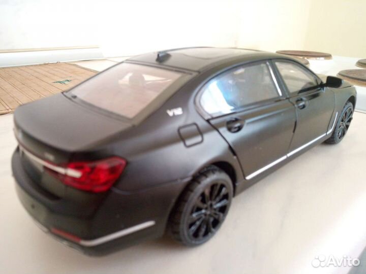 Коллекционная модель бмв 7 серии