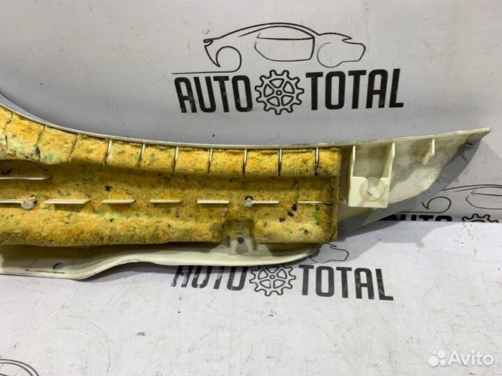 Обшивка стойки задняя левая Bmw 745 E65 N62B44