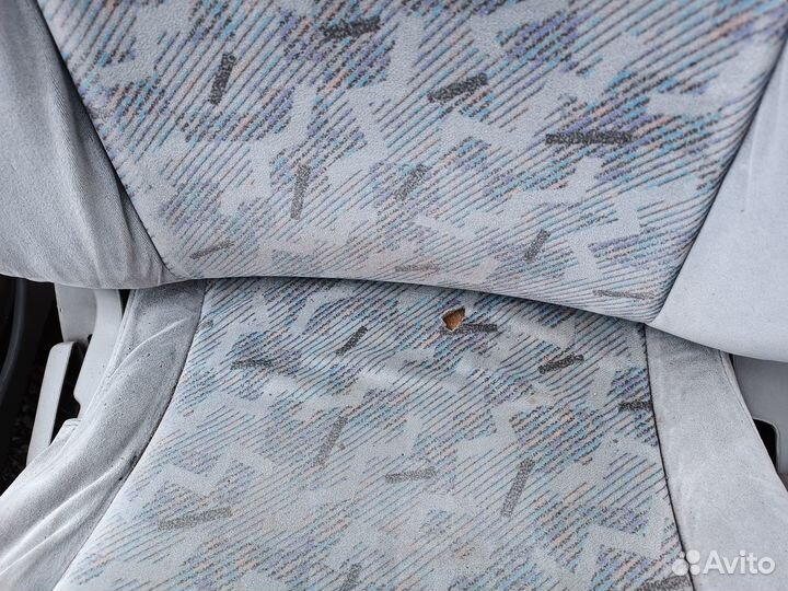 Продам сиденья Nissan r'nesss