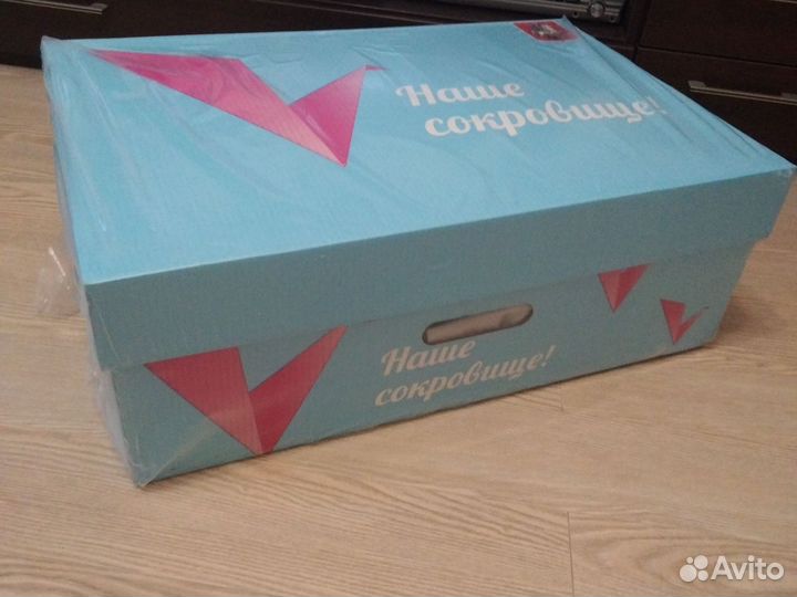 Коробка женских вещей