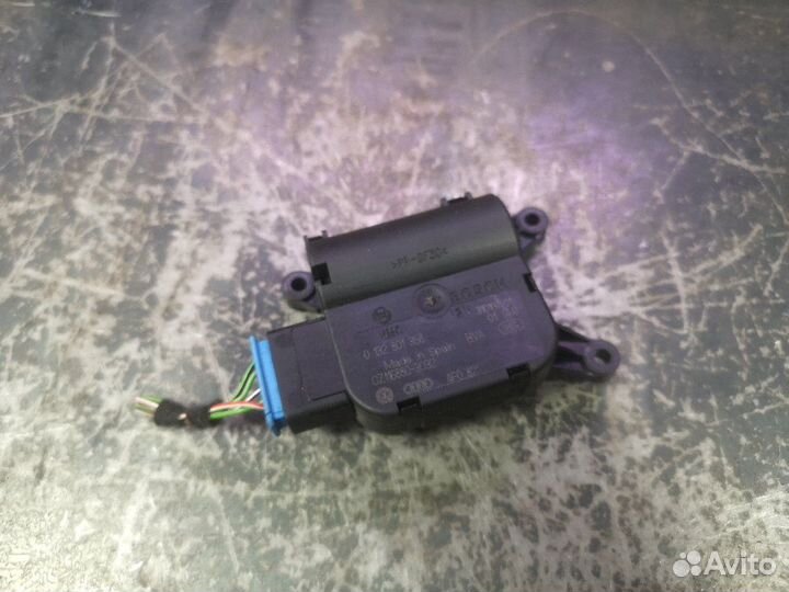 Моторчик заслонки печки Audi A6