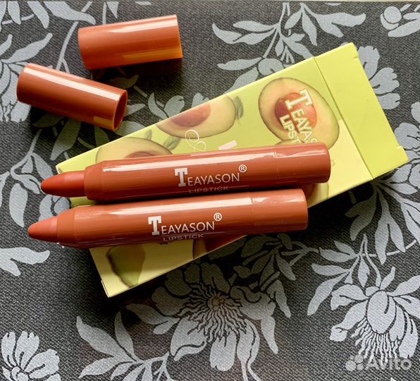 Помада нюдовая