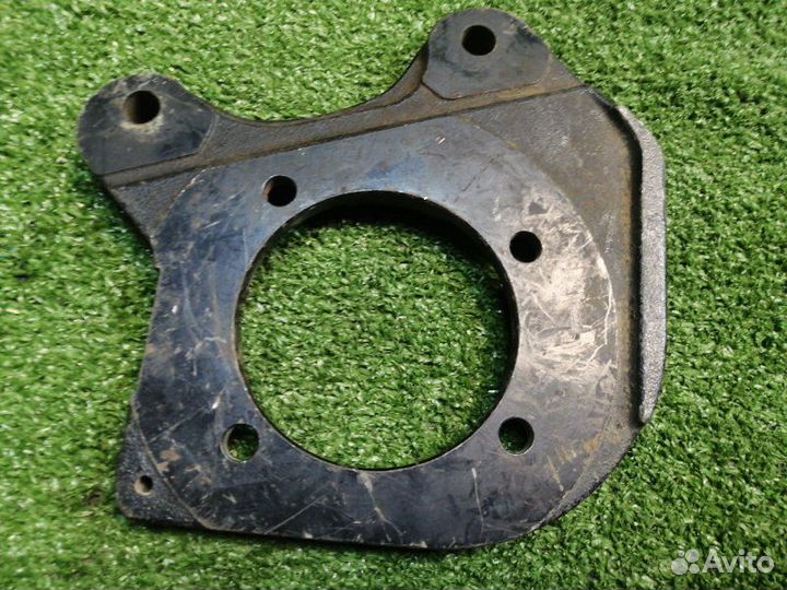 Скоба тормозного суппорта задняя левая Opel Astra