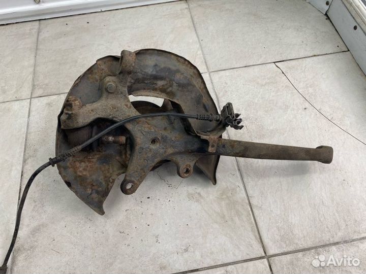 Кулак поворотный передний левый Mercedes-Benz E