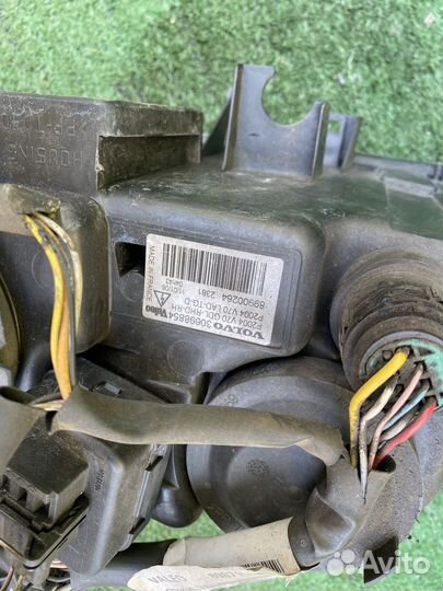 Фара правая 30698854 Volvo XC70 SZ