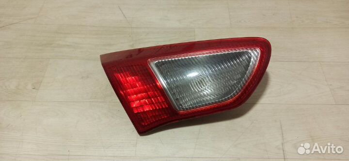 Фонарь в крышку багажника задний левый Mitsubishi