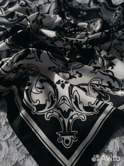 Классика платок черно / белый