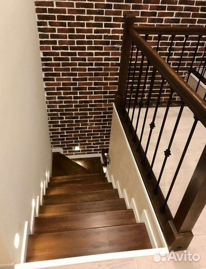Лестница с площадкой на второй этаж