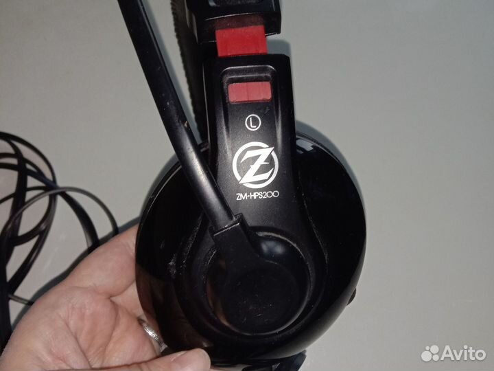 Проводные наушники