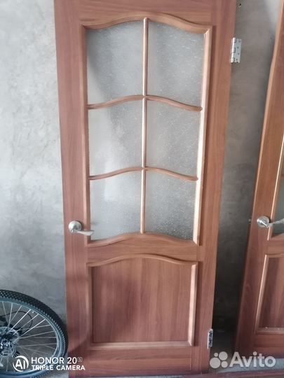 Двери межкомнатные с коробкой бу 2шт