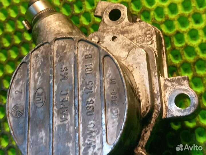 Насос вакуумный Skoda Octavia A4