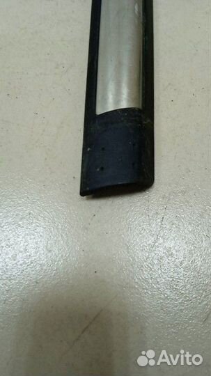 Накладка стекла переднего правого Opel Astra