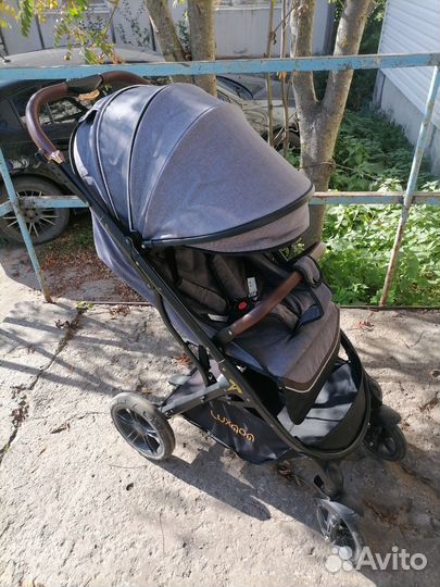 Прогулочная коляска